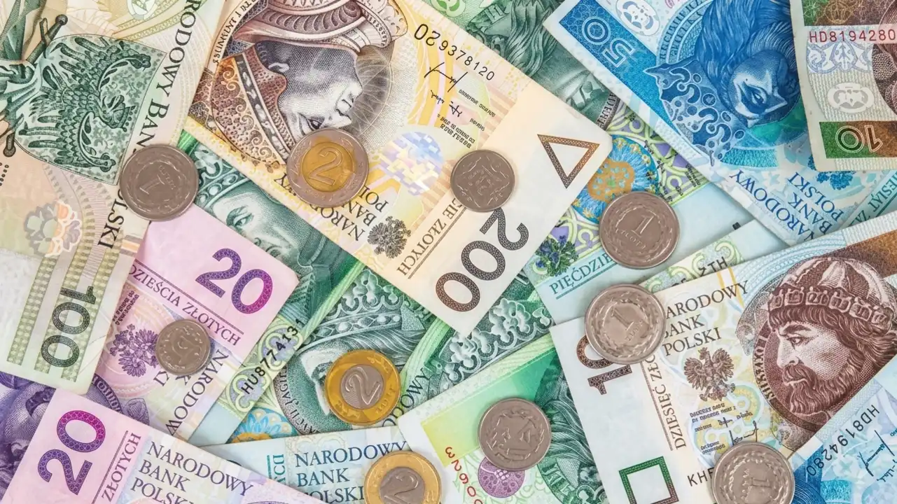 Які валюти доступні в PrivatMoney?